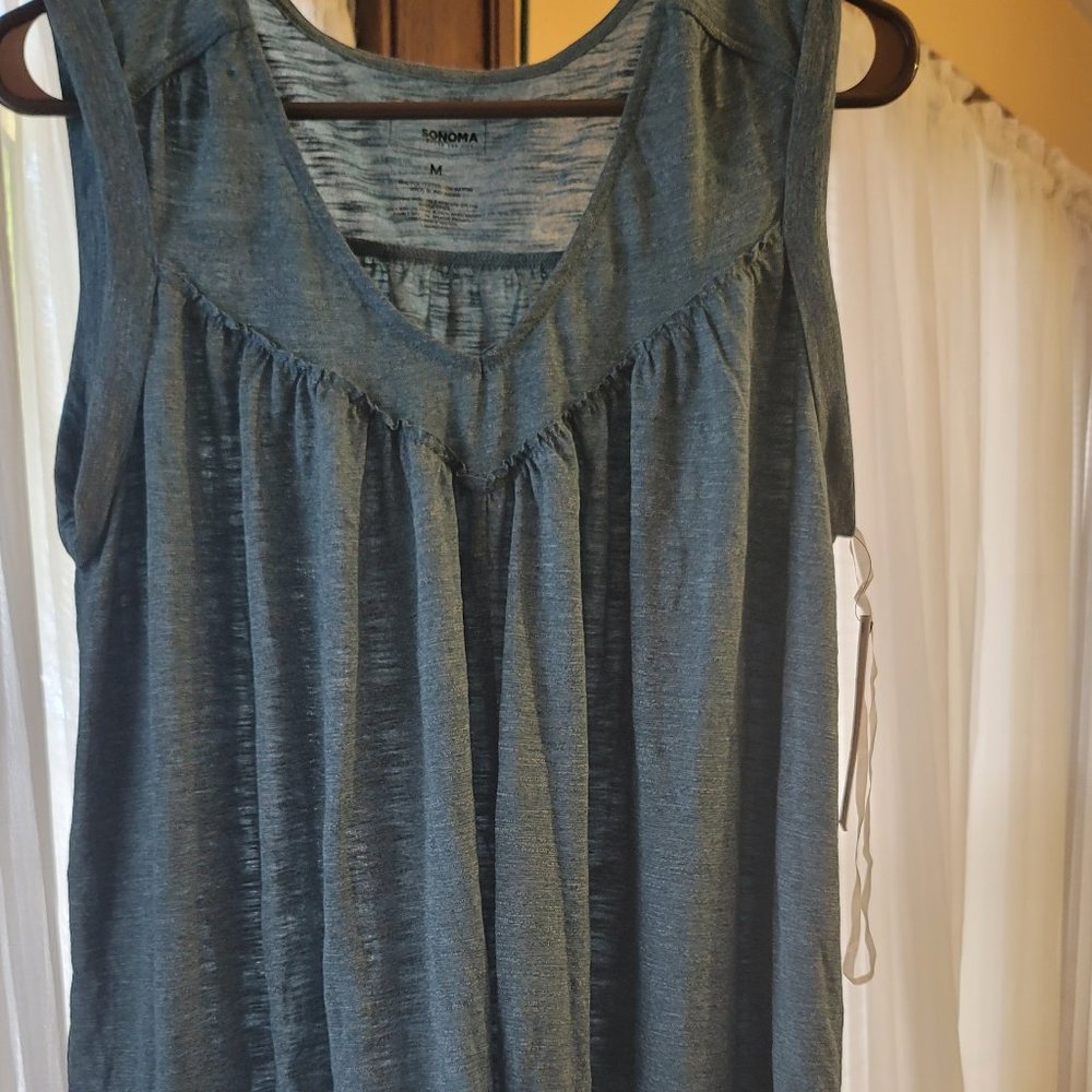 Sleeveless shirt